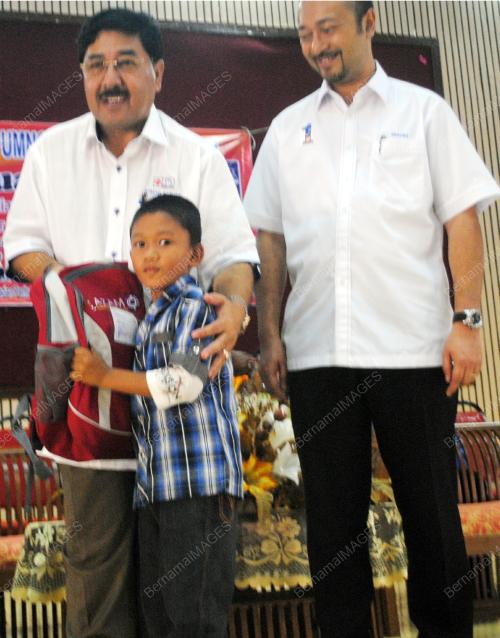 KD13_16012011_AHMAD_BAG