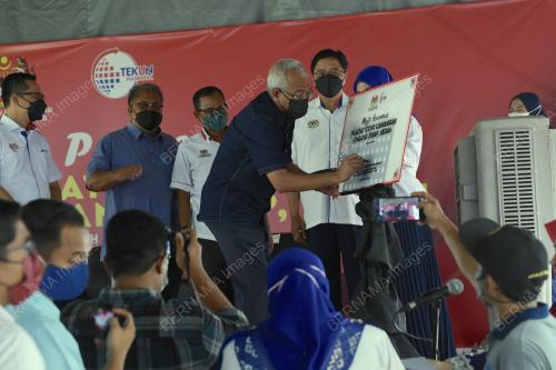 DATUK SERI MAHDZIR KHALID