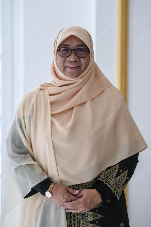 DATUK SITI ASHAH GHAZALI