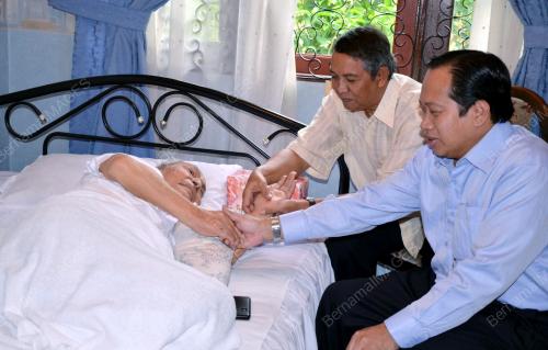 DATUK AHMAD MASLAN