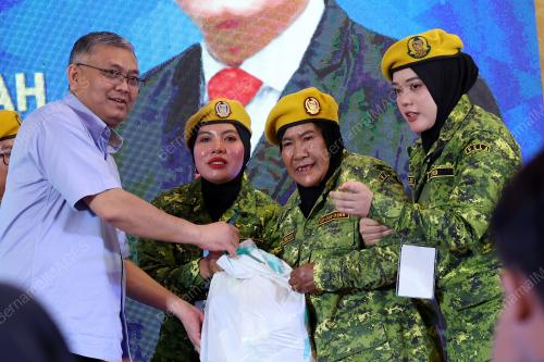DATUK SERI DR SHAMSUL ANUAR NASARAH