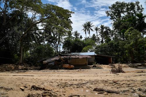 RUMAH MUSNAH DILANDA BANJIR DI BALING