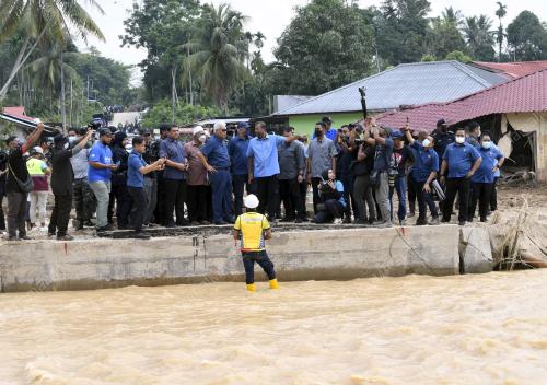 DATUK SERI HAMZAH ZAINUDDIN