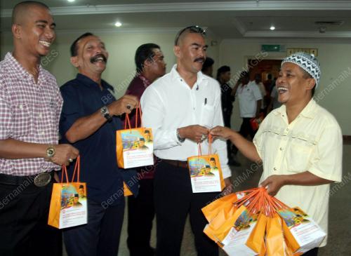 BUAH TANGAN