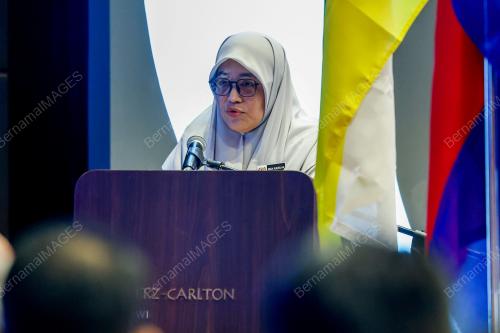 DR WAN RAISUHA WAN ALI