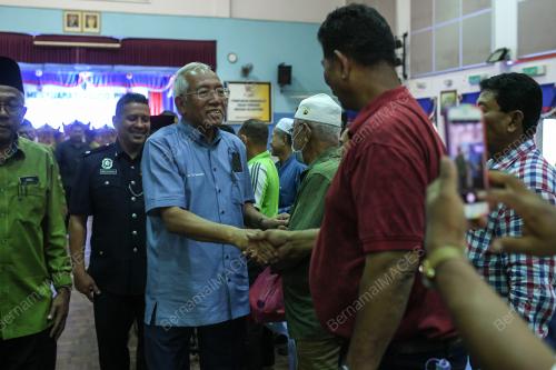 DATUK SERI MAHDZIR KHALID