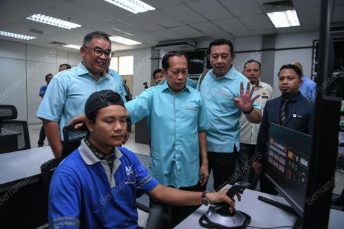 DATUK SERI AHMAD MASLAN