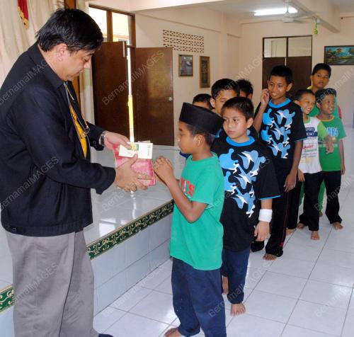 BADRISANG MOHAMAD