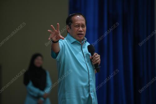 DATUK SERI AHMAD MASLAN
