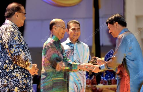 KD16_30062013_AGONG