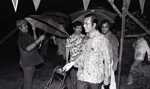 DR. MAHATHIR MOHAMAD