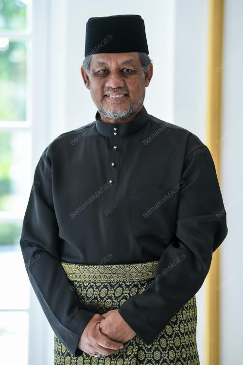 DZOWAHIR AB GHANI