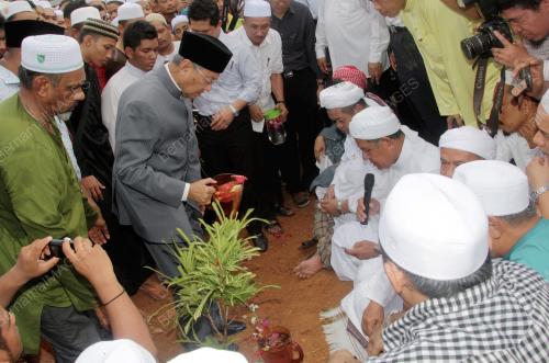 KD19_26092013_JENAZAH