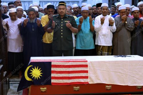 ALLAHYARHAMAH NOOR RAHIZA ANUAR