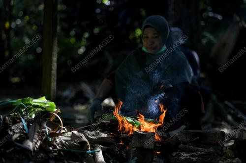 TIKAR MENGKUANG