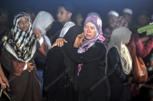 ENAM SEKELUARGA MENINGGAL KEMALANGAN