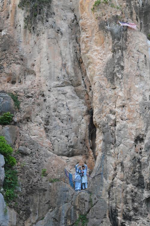 PENGANTIN 'CLIMBING'