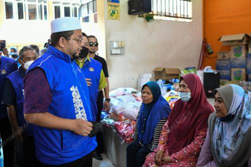 DATUK AHMAD MARZUK SHAARY