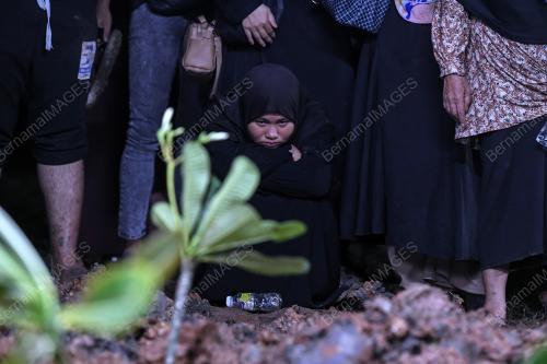 ENAM SEKELUARGA MENINGGAL KEMALANGAN