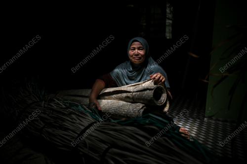 TIKAR MENGKUANG