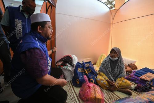 DATUK AHMAD MARZUK SHAARY