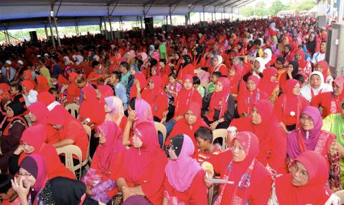 BAJU MERAH