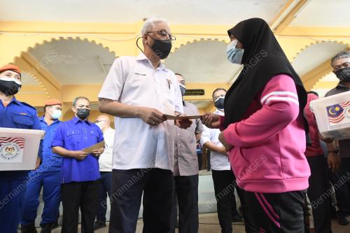 DATUK SERI ISMAIL SABRI YAAKOB
