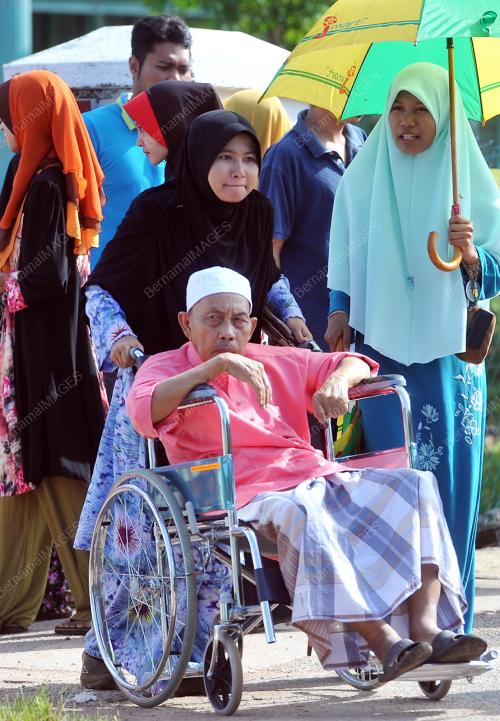 KD33_04112013_WARGA