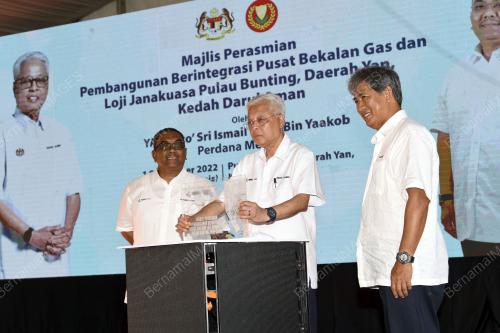 DATUK SERI ISMAIL SABRI YAAKOB