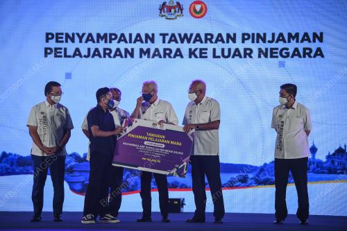 DATUK SERI ISMAIL SABRI YAAKOB