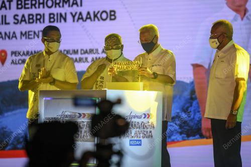 DATUK SERI ISMAIL SABRI YAAKOB