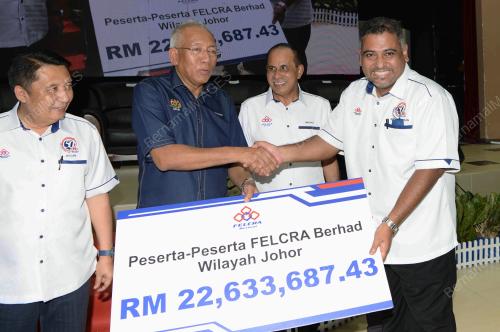 DATUK SERI MAHDZIR KHALID