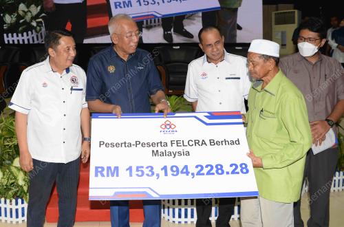DATUK SERI MAHDZIR KHALID