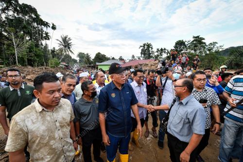 DATUK SERI MAHDZIR KHALID