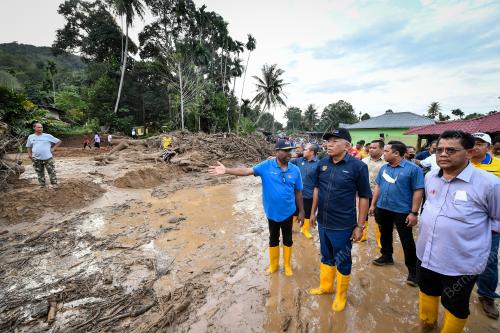 DATUK SERI MAHDZIR KHALID