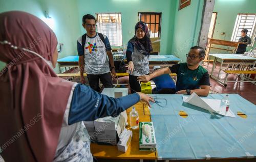 MENYANTUNI KEPERLUAN PERUBATAN ANAK-ANAK MISKIN KEMBOJA