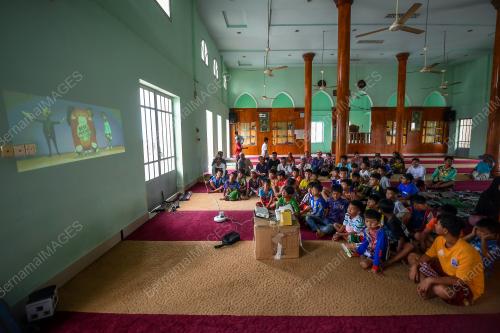 MENYANTUNI KEPERLUAN PERUBATAN ANAK-ANAK MISKIN KEMBOJA