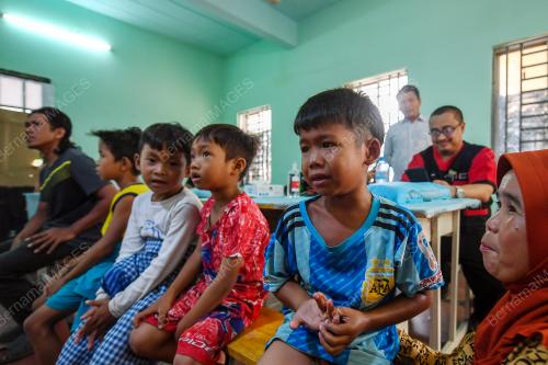 MENYANTUNI KEPERLUAN PERUBATAN ANAK-ANAK MISKIN KEMBOJA