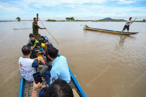 MENYANTUNI KEPERLUAN PERUBATAN ANAK-ANAK MISKIN KEMBOJA