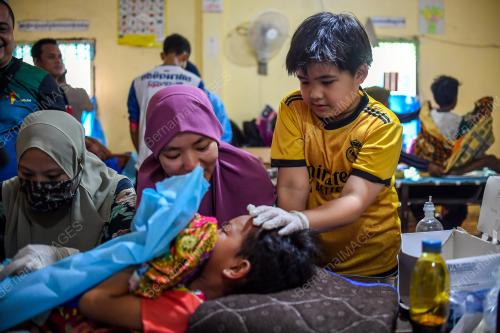 MENYANTUNI KEPERLUAN PERUBATAN ANAK-ANAK MISKIN KEMBOJA
