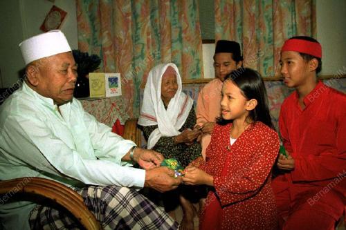 KK01_06012016_ANGPAU_RAYA