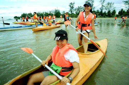 PERTANDINGAN BERKAYAK