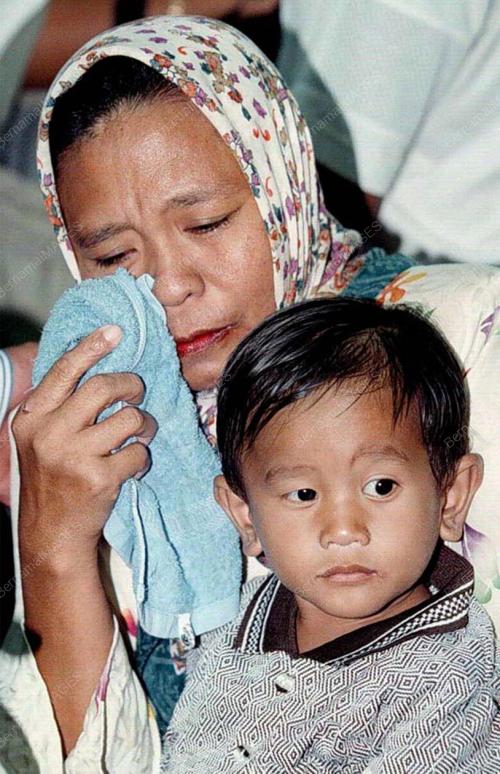 ISTERI MANGSA MENANGIS