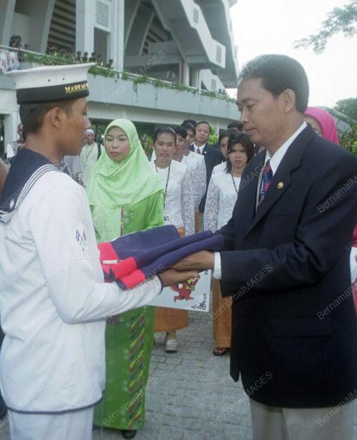 KL00-07_09_2001_FLAG_02022016