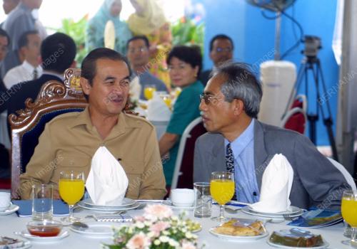 KL00-12_06_2001_TPM_n_CHAIR_12062001