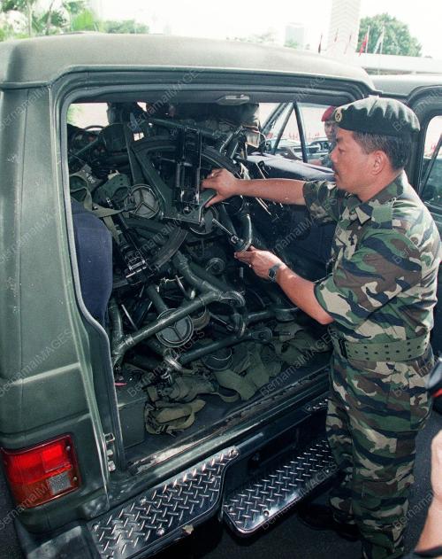 KL00-16_08_2000_DEMO-MINDEF_17_12012016