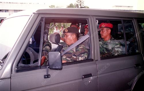 KL00-16_08_2000_DEMO-MINDEF_4_12012016