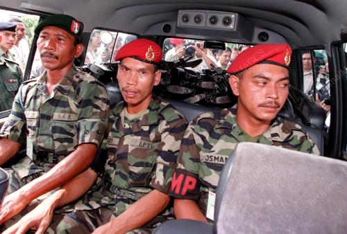 KL00-16_08_2000_DEMO-MINDEF_5_12012016