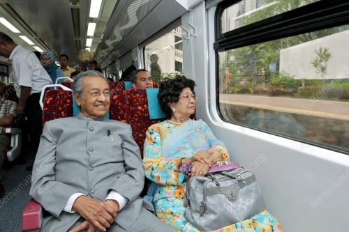 KL00_09042013_MAHATHIR1