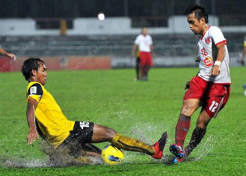 KL00_16042012_BOLA4